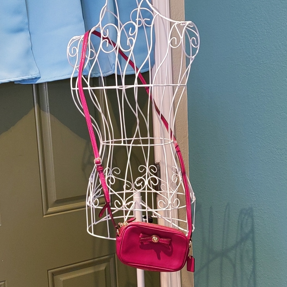 Turnlock Bow Crossbody Bag